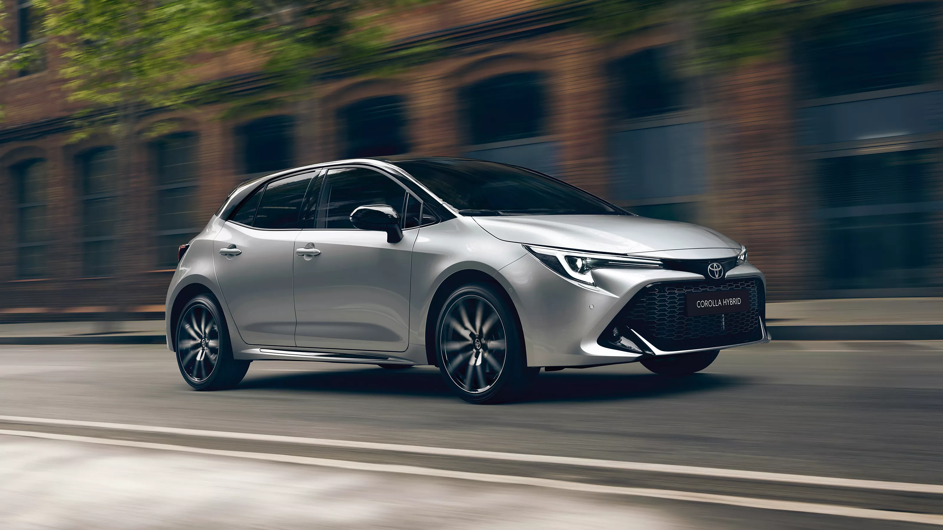 2021 Toyota Corolla SE Hatchback in red